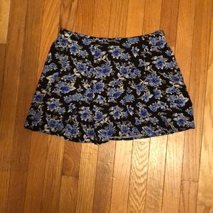 😎 Floral patterned skirt